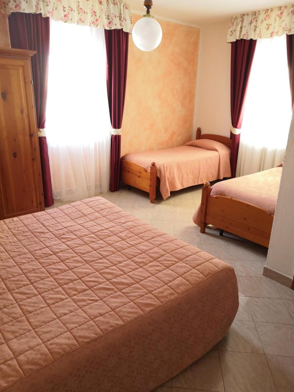 Albergo Diana Cerreto Laghi Bagian luar foto