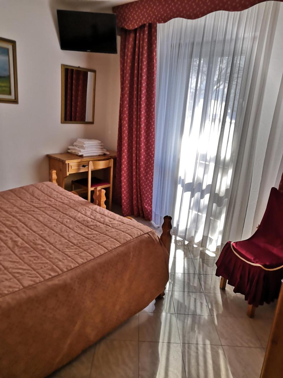 Albergo Diana Cerreto Laghi Bagian luar foto